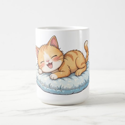 快適な枕の上で夢を見ている幸せな猫 コーヒーマグカップ (中央)