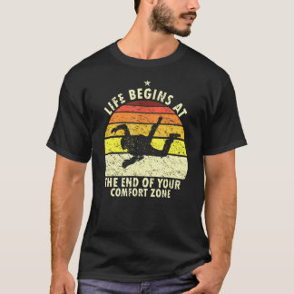 快適ゾーンの果てに人生は始まる スカイダイビング Tシャツ