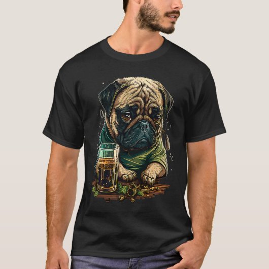 怒ったパグはウイスキーを飲む Tシャツ (正面)