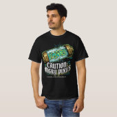 怒ったピクシーの電気屋さんへのギフト Tシャツ (正面フル)