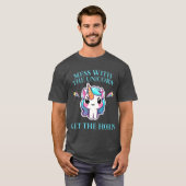 怒ったユニコーン ユニコーンと戯れる Tシャツ (正面フル)