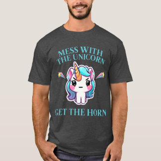 怒ったユニコーン ユニコーンと戯れる Tシャツ