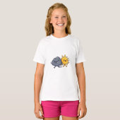 怒った嵐の雲が太陽を追いかける子供たち Tシャツ (正面フル)