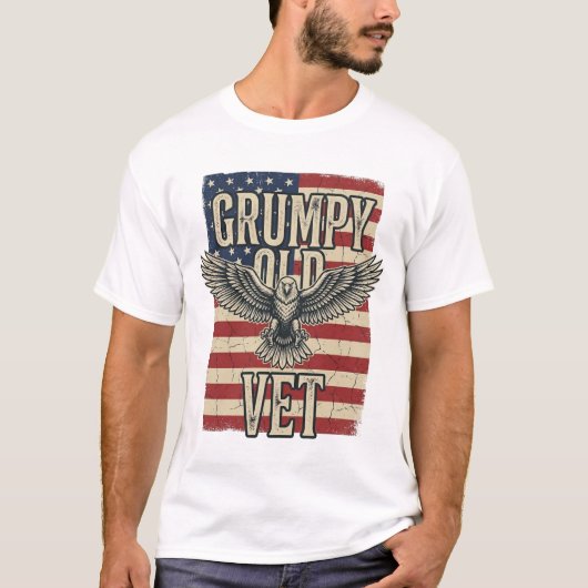 怒った旧軍人愛国鷲旗Tシャツデザイン Tシャツ (正面)