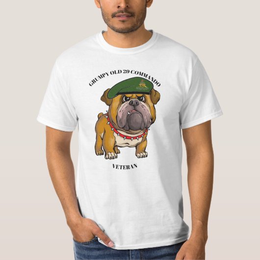 怒った29歳の コマンドー イギリス陸軍砲兵隊退役軍人 Tシャツ (正面)