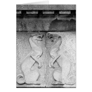 怒っているデンマークのイタチ