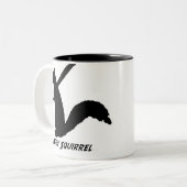 怒っているリスのマグ(黒) ツートーンマグカップ (正面左)