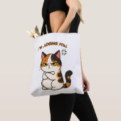 怒っている三毛猫 - あなたを見ています トートバッグ (クローズアップ)