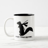 怒っている忍者のリスのコレクション ツートーンマグカップ (左)