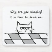 怒っている猫はベッドからほしいと思います マウスパッド (正面)