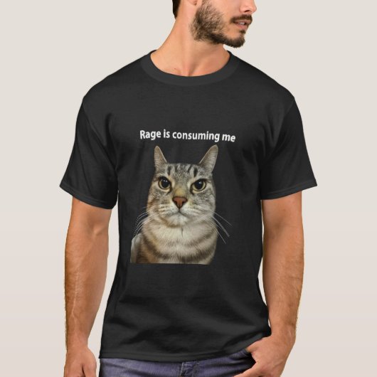 怒りが私を蝕んでいる 馬鹿みたいな猫の顔のミーム 楽しい Tシャツ (正面)