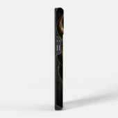 怒れる雄牛と蛇のシールド iPhone 14 カバー (右側面)