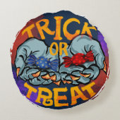 怖いハロウィーンカボチャをトレッキングまたは治療 ラウンドクッション (裏面)