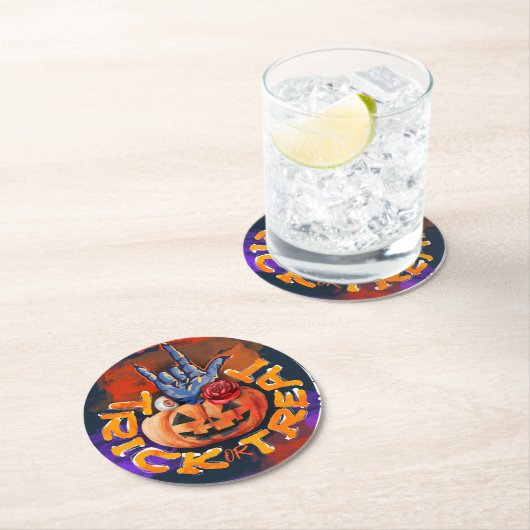 怖いハロウィーンカボチャをトレッキングまたは治療 ラウンドペーパーコースター (インサイチュ)