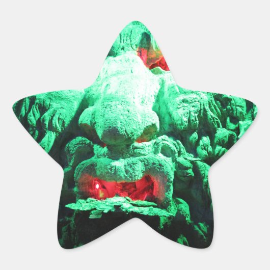 怖い仮面の顔が岩の顔に 星シール (正面)