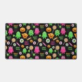 「怖い可愛い」モンスターとハロウィンおもしろいシームレス デスクマット (正面)