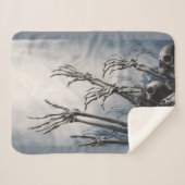 怖い墓地の手が月のハロウィンシェアーに達する シェルパブランケット (正面(横))