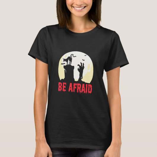 怖がっている猫 コウモリ Tシャツ (正面)