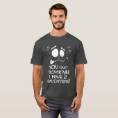 怖がらせるわけにはいかん!娘が2人いる! Tシャツ (正面フル)