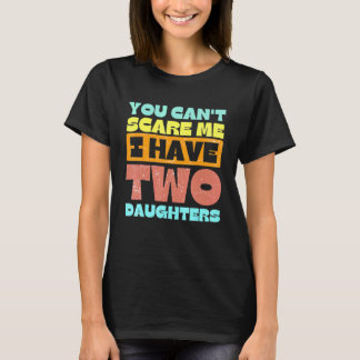 怖がらせる事が出来ない娘が2人いるレトロパパ1 Tシャツ