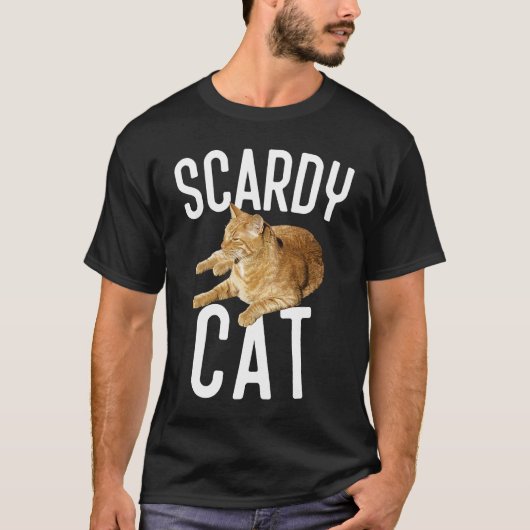 怖がり猫のトラ柄ハロウィングラフィック Tシャツ (正面)