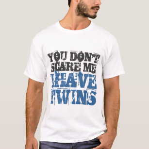 怖くないね双子のTシャツが。 Tシャツ