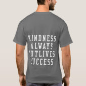 思いやりは成功よりいつも長く生きる バーシティタイプ Tシャツ (裏面)