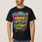 思い出だけを持ち帰り、足跡だけを残す Graffiti Tシャツ (正面)
