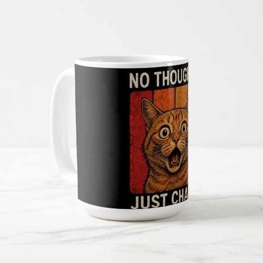 思考ゼロただのカオスオレンジ猫のミームデザイン コーヒーマグカップ (正面左)