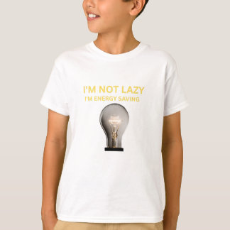 怠けているわけじゃない、エネルギーを節約しているんだ Tシャツ