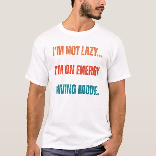 怠けているわけじゃない、省エネモードだ Tシャツ (正面)