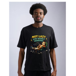怠け者じゃない、やっと動いてるのさ 面白いナマケモノ オフィス ユーモア Tシャツ