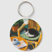 怠惰な日曜日の朝 | コージーキャット&コーヒ絵を描ーズ キーホルダー (裏面)