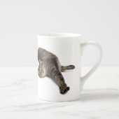 怠惰な猫ストレッチ ボーンチャイナマグカップ (右)