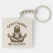 急いではいけないスロシーな生活アドバイス平和なスロース キーホルダー (裏面)