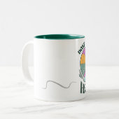 急いではいけない幸せでかわいいカタツムリデザイン ツートーンマグカップ (正面左)