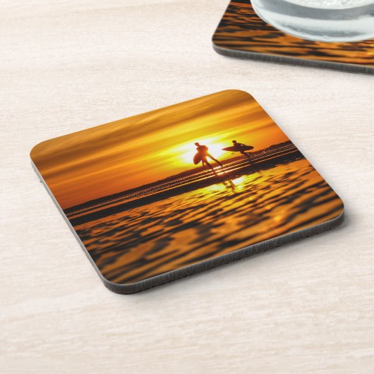 急いで行く コースター (左側)