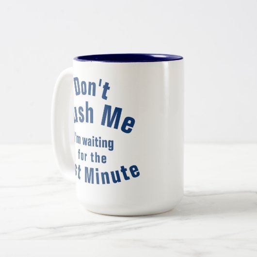 "急がせないで下さい私を、私待っていますどたん場を" ツートーンマグカップ (正面左)