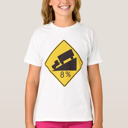 急勾配交通標識 トラック 運搬 注意喚起 Tシャツ (正面)