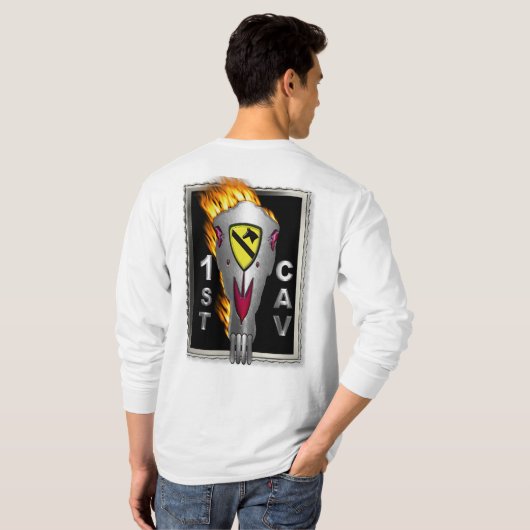急進的な燃える馬スカル第1騎兵師団 Tシャツ (裏面フル)