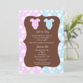 性はパーティーのベビーシャワー招待状を明らかにします 招待状 (スタンド正面)