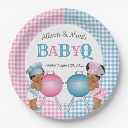 性はピンクの青いギンガムのベビーQ BBQを明らかにします ペーパープレート (正面)