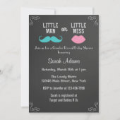 性はベビーシャワーの招待状の黒板を明らかにします 招待状 (正面)