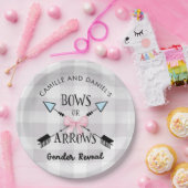 性別が弓または矢印を明らかにする赤ちゃんシャワー ペーパープレート (パーティー)