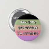 性行為プライド- "How Dare You Assume" - LGBT 缶バッジ (正面&裏面)