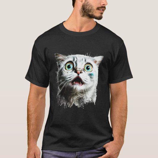 怯えた猫の顔 おびえた猫 Tシャツ (正面)