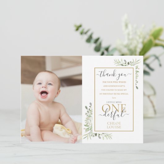 . .恋しく思小柄な1人目の誕生日かわいい写真 サンキューカード (スタンド正面)