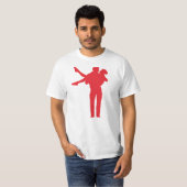 恋に引き上げられたロマンチックな抱擁 Tシャツ (正面フル)