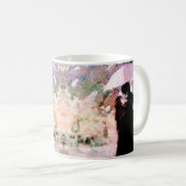 恋に落ちたロマンキスをするチックなカップル コーヒーマグカップ (正面右)