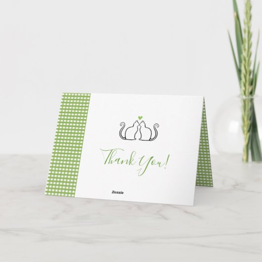 恋に落ちたロマンチックな猫たち 緑のハート柄のギンガム ウェディング サンキューカード (裏面)